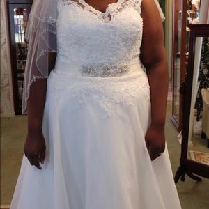 Sincerity Shelby wedding dress